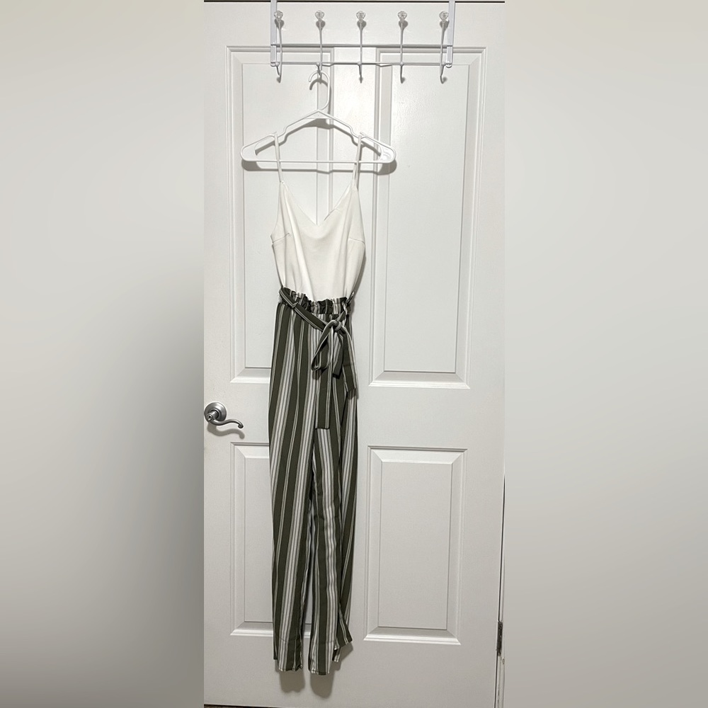 NWT Francesca’s white and green jumpsuit size M